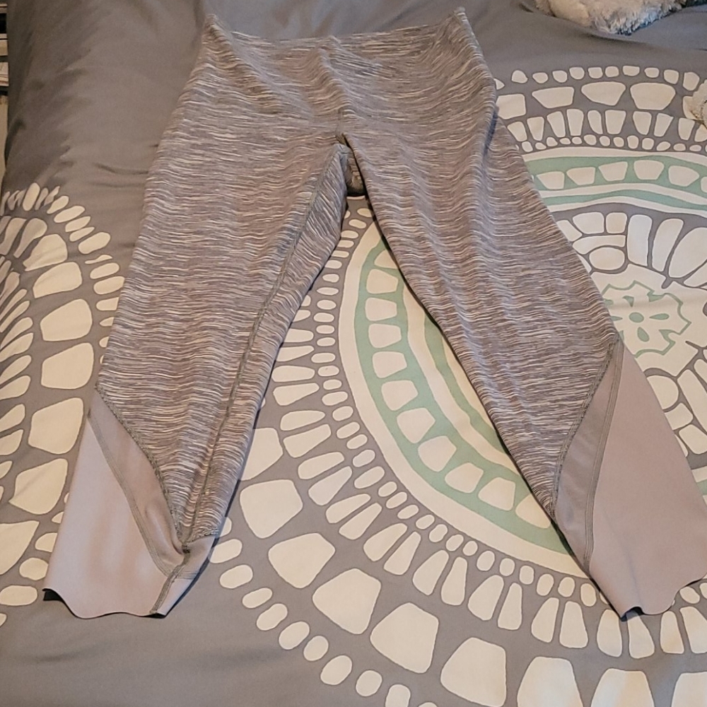Lululemon wunder under grey scallop leggings